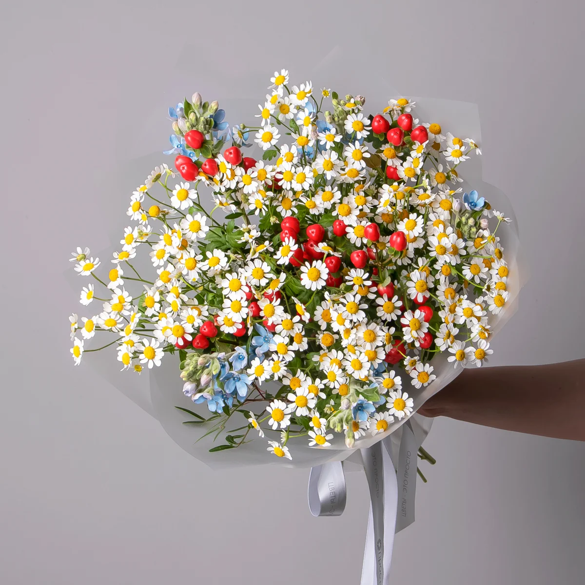 Флористический букет "Ягоды- ромашки"_1